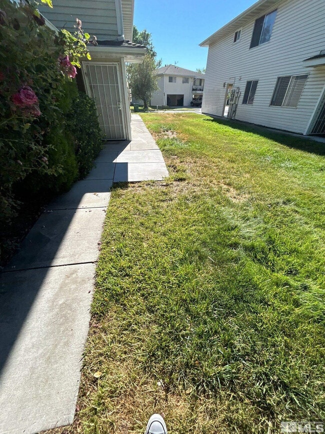 Building Photo - 5020 Catalina Dr