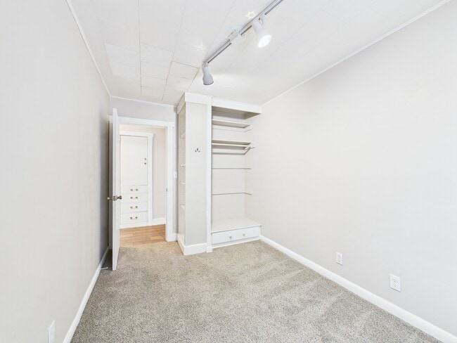 Building Photo - 820 Smythe St