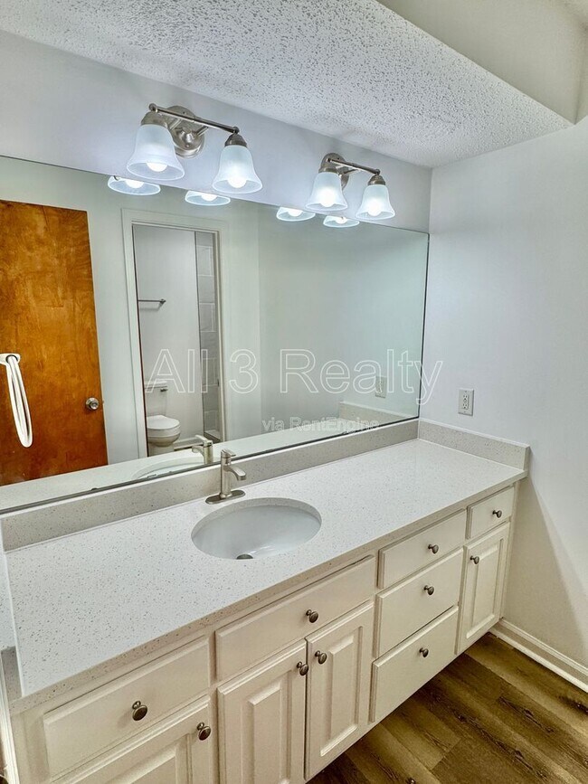 Building Photo - 2311 Cottingham Dr