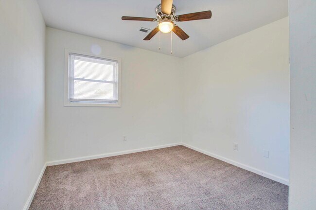 Building Photo - 605 Michigan Ct