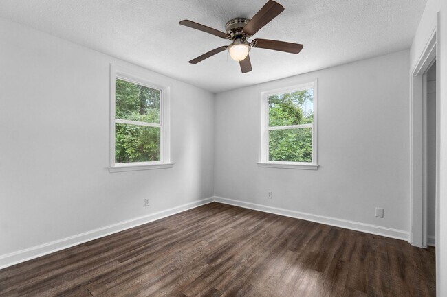 Building Photo - 706 Britton Springs Rd