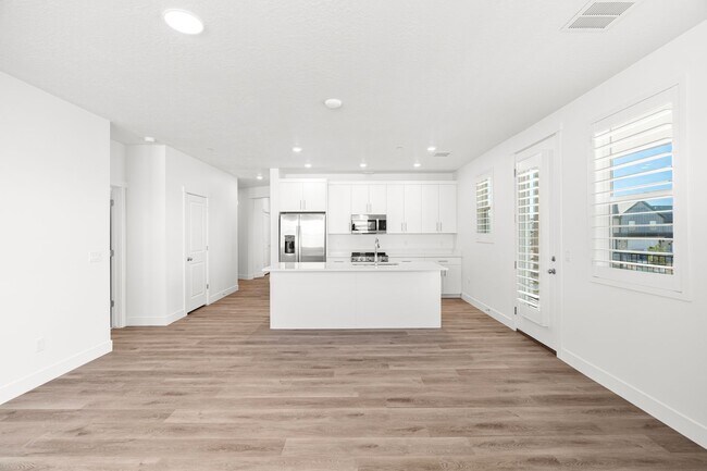 Building Photo - Desert Color Delight!