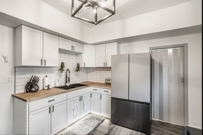 Building Photo - Newly Remolded Two Bedroom Home Located near 21st Street and Riverside Dr