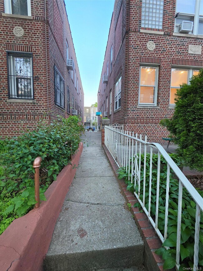 Building Photo - 30-11-30-35 35th St