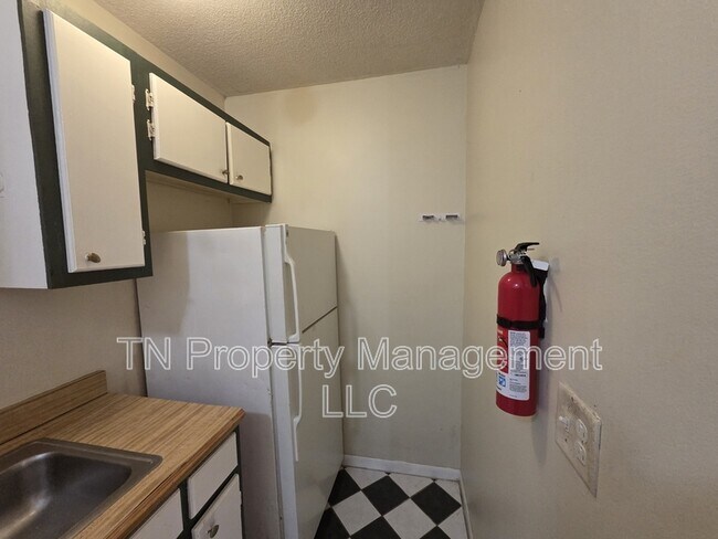 Building Photo - 202 Rue Basin