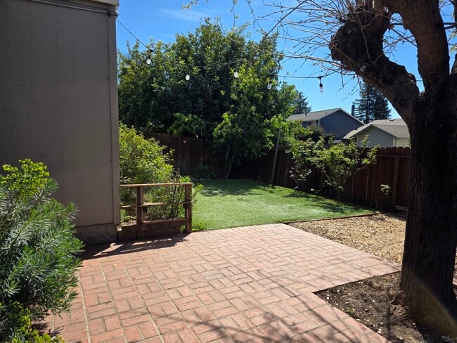 Building Photo - 437 Korbel Pl