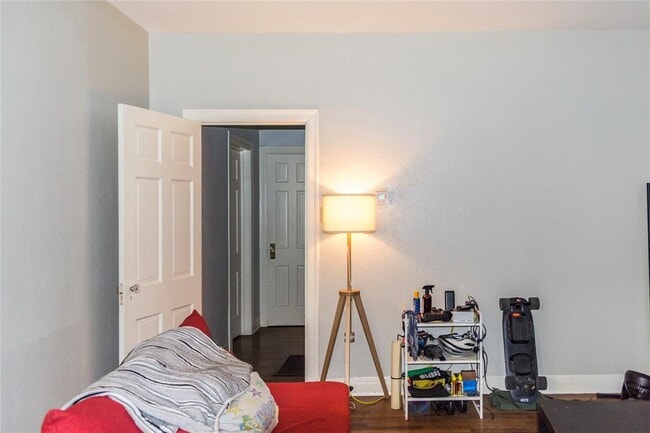 Building Photo - 1918 Robbins Pl