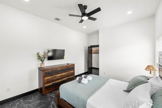 Building Photo - 310 Sweet Gum Ln