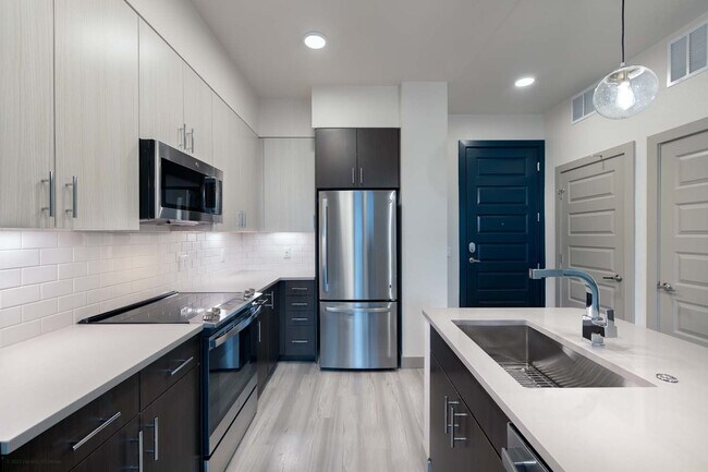 Building Photo - The Cameron