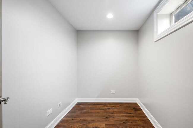 Building Photo - 1352 Smith Rd