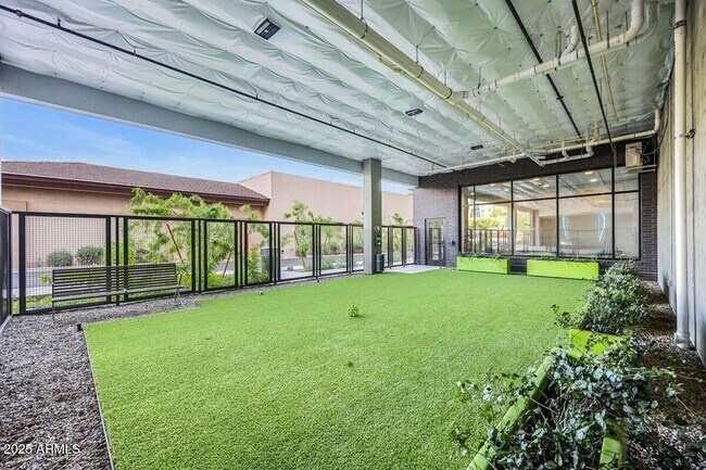 Building Photo - 7111 E Tierra Buena Ln