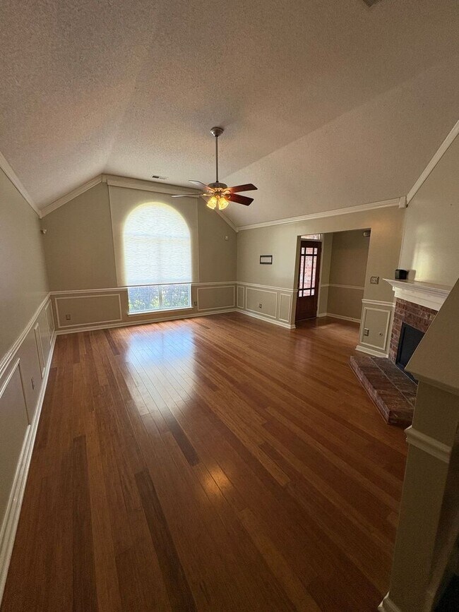 Building Photo - Spacious and well-maintained home located in the heart of Arlington!