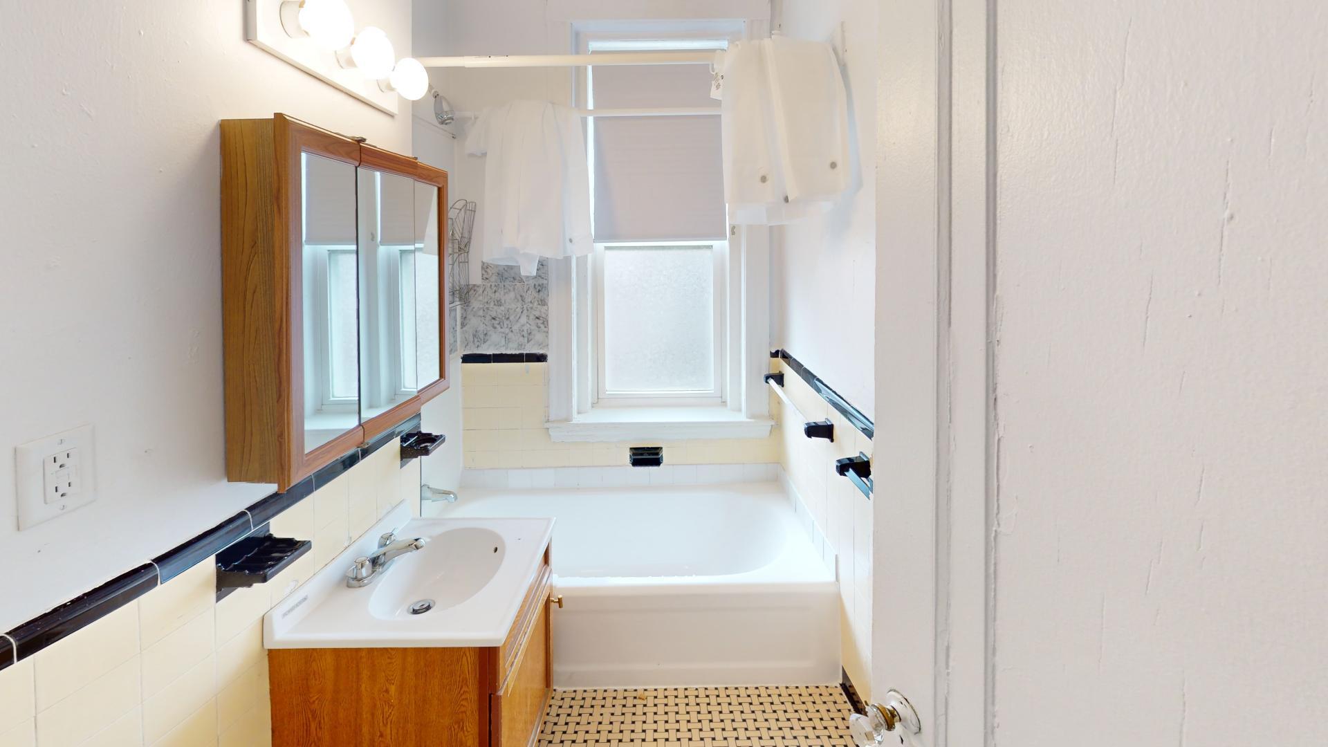 Building Photo - 70 Chiswick Rd