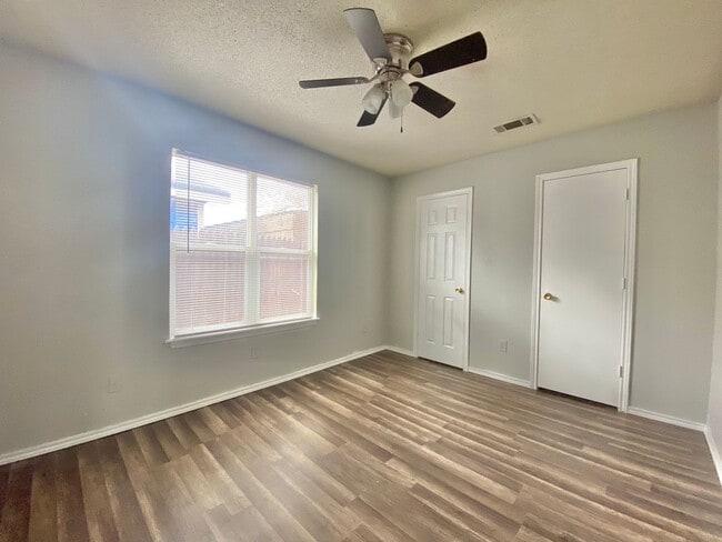 Building Photo - Move in special - $250 off second month’s rent