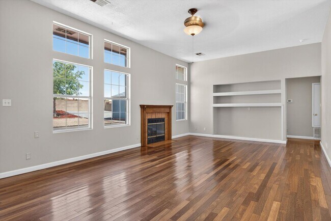 Building Photo - 2413 Agua Fria Dr NE