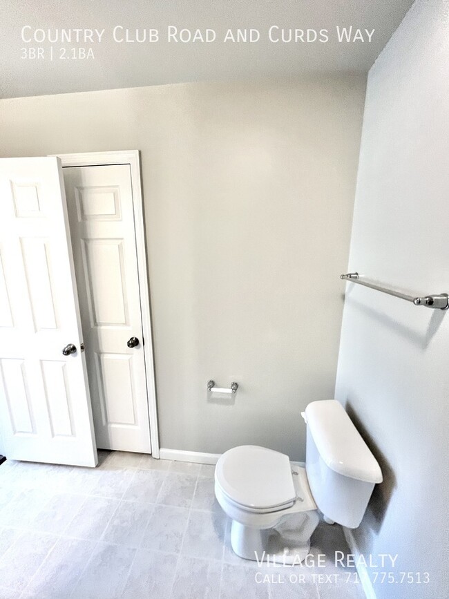 Building Photo - 703 Country Club Rd