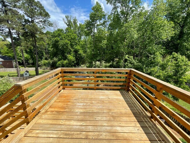 Building Photo - Amazing 5 Bedroom Craftsman-Style Home in Martinez!