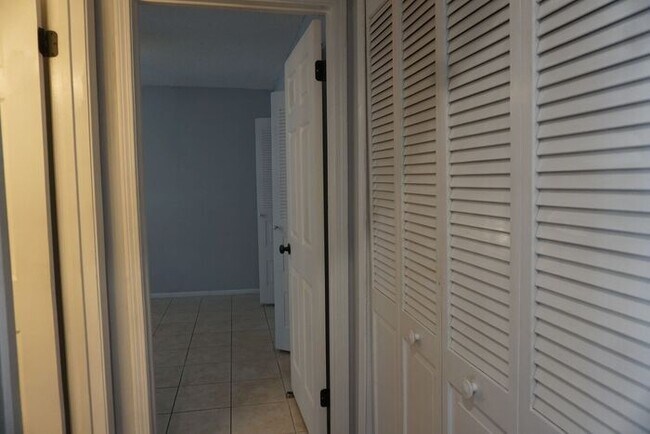 Building Photo - Single Story 2 bedroom 2 bathroom Townhome with Garage in Mandarin