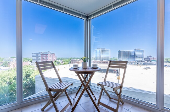 Building Photo - 1720 Maple Ave