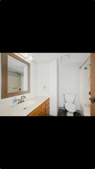 Building Photo - 2601 Kenzie Ter