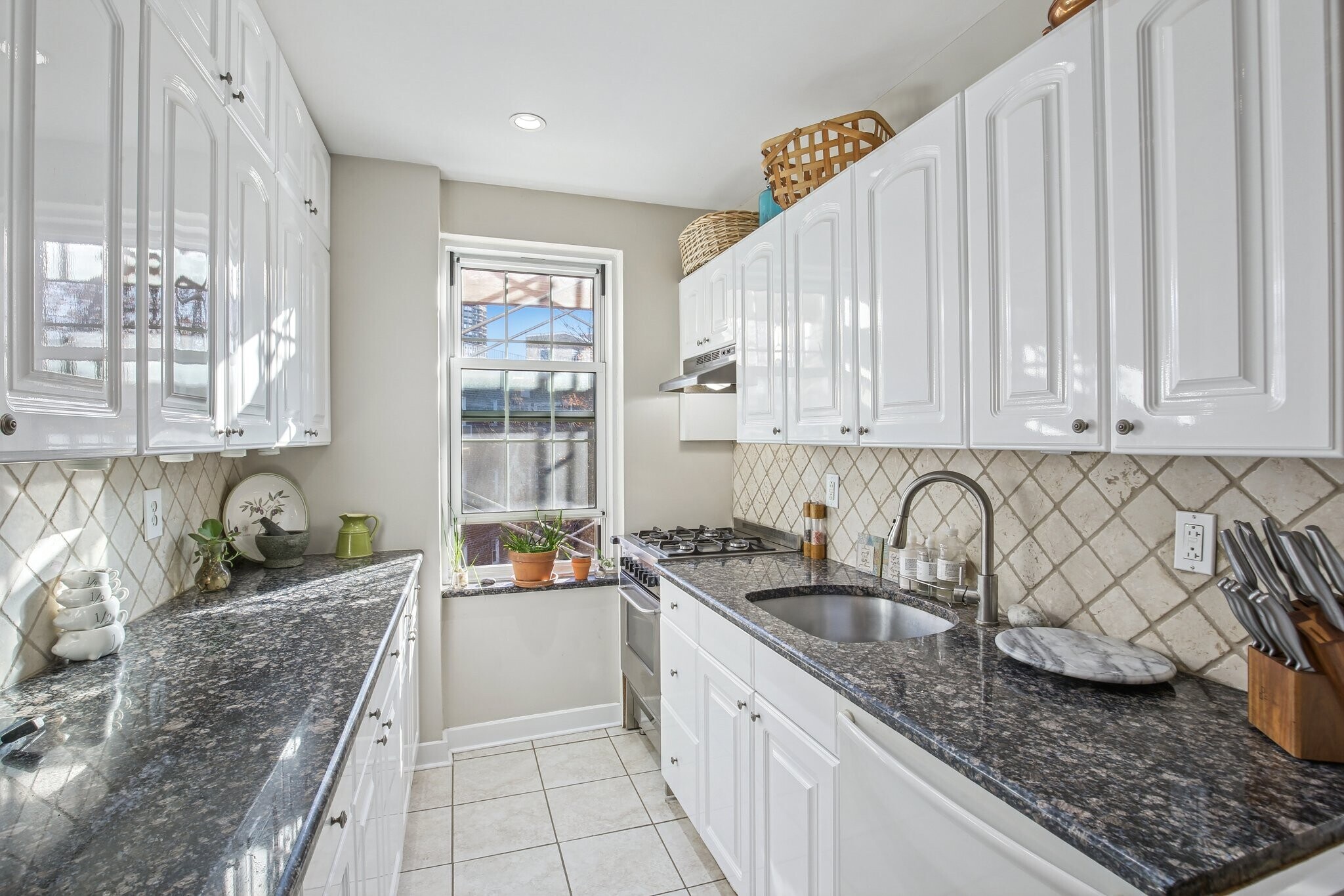 Building Photo - 8600 Boulevard East