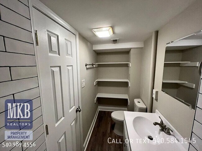 Building Photo - 1813 Oxford Ave SW