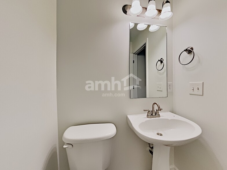 Building Photo - 3318 Diamond Ct