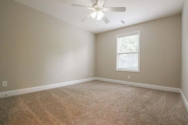 Building Photo - Pet Friendly Four Bedroom!