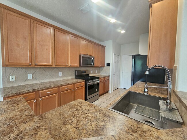 Building Photo - 3219 Victorian Manor Ln