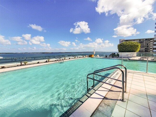 Building Photo - 1331 Brickell Bay Dr