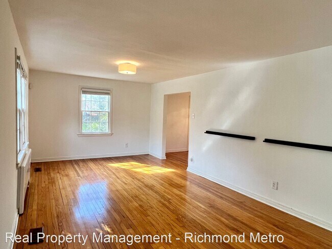 Building Photo - 3 br, 1.5 bath House - 6202 Dustin Drive