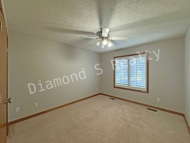 Building Photo - Gorgeous Custom All Brick Home in Fox Grap...