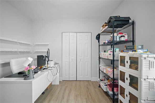 Building Photo - 16101 NE 11th Ave