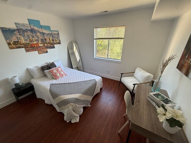 Building Photo - 68 E 200 S