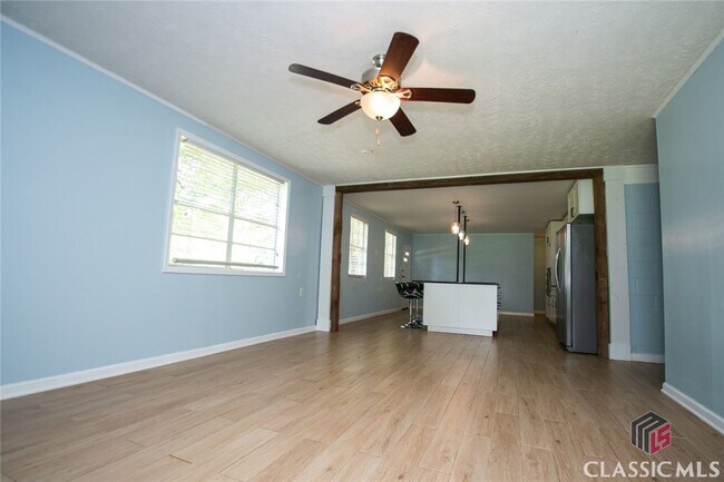 Building Photo - 1224 Hull Rd