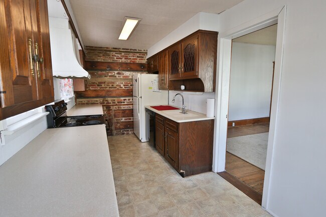 Building Photo - 503 S Broadway