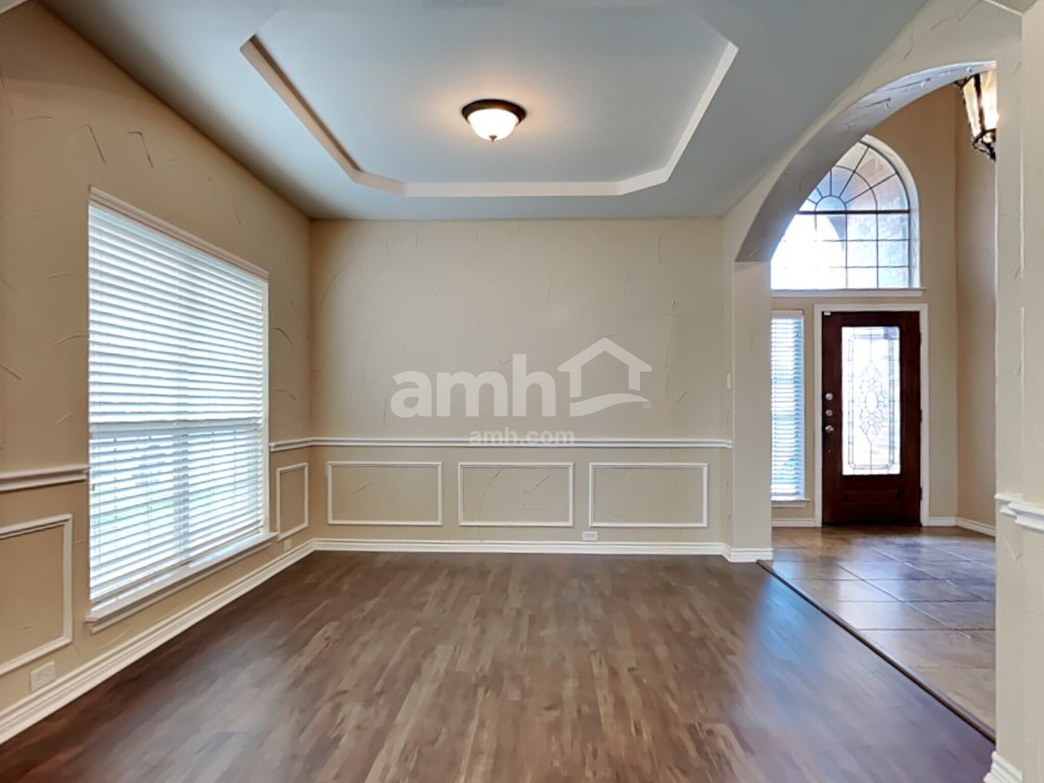 Building Photo - 404 Roundrock Ln