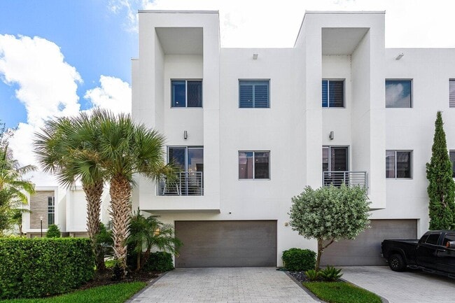 Building Photo - 4051 NW 17th Ave