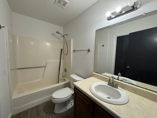 Building Photo - 201- 203 Briarcrest Ct