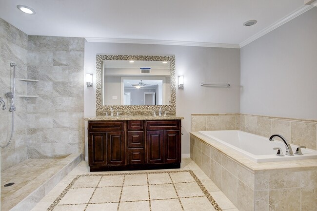 Building Photo - 7527 Del Monte Dr