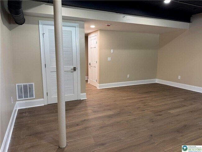 Building Photo - 330 Linden Ave