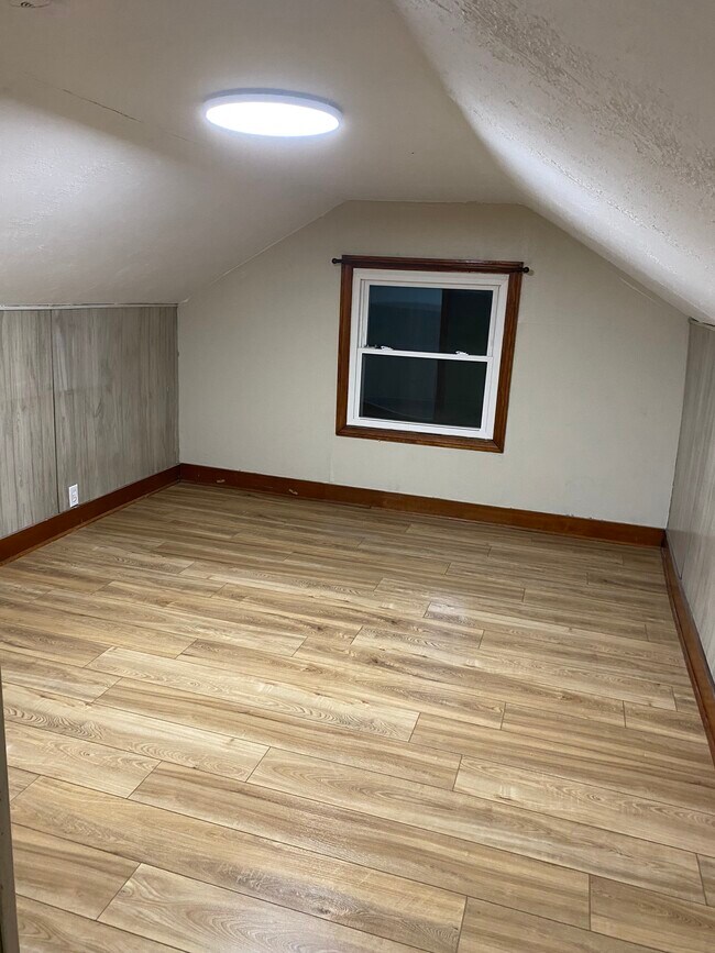 Bonus Room - 183 Fountain Pl