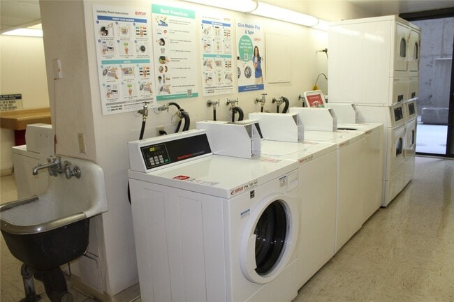 Building Photo - 255 S Hill St