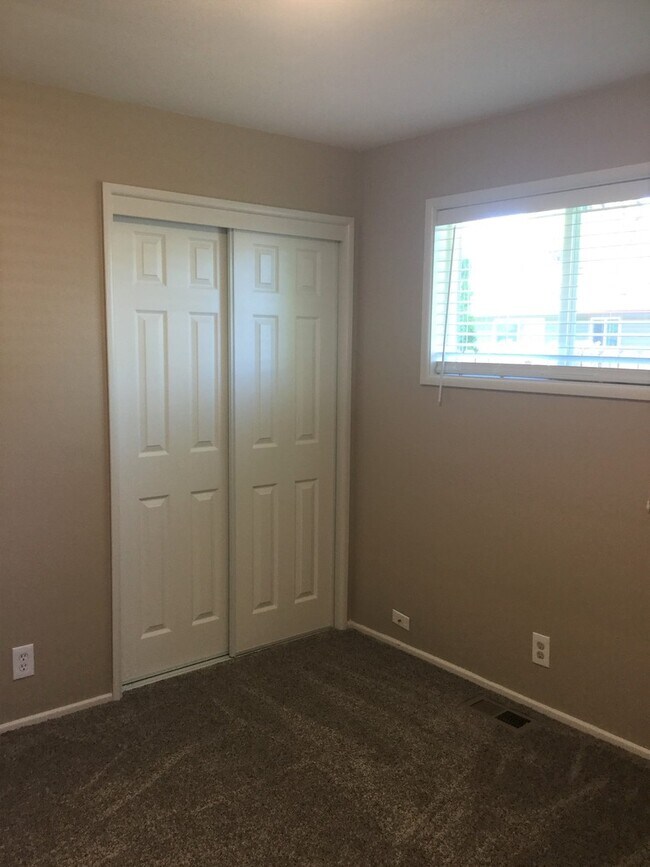 Building Photo - 2 Bedroom Townhouse Less than 2 Miles from OSU