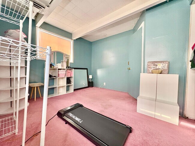 Building Photo - Twyckenham Hills Gem – 4BR with Lower Level Family Suite