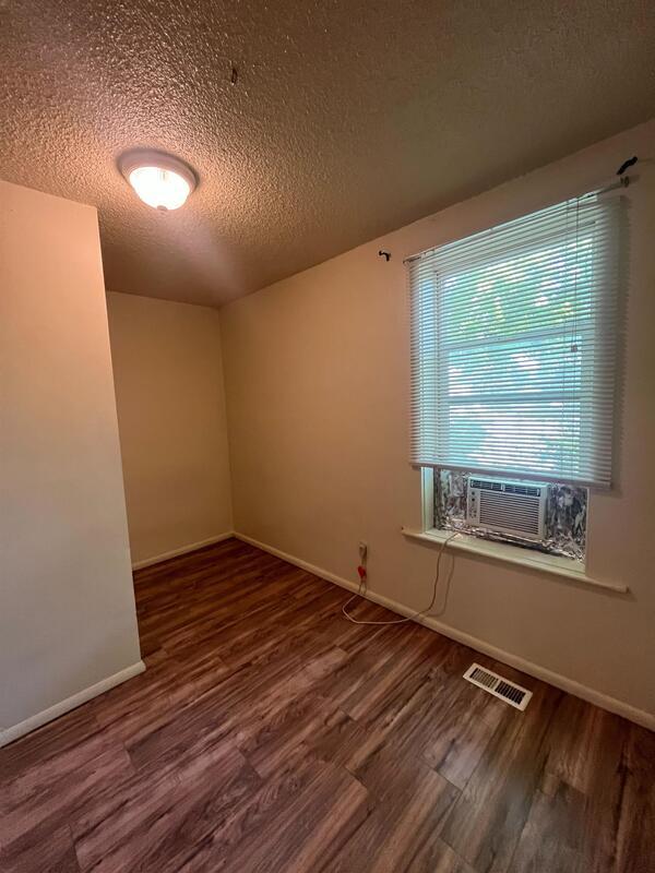 Building Photo - 560 S 600 E