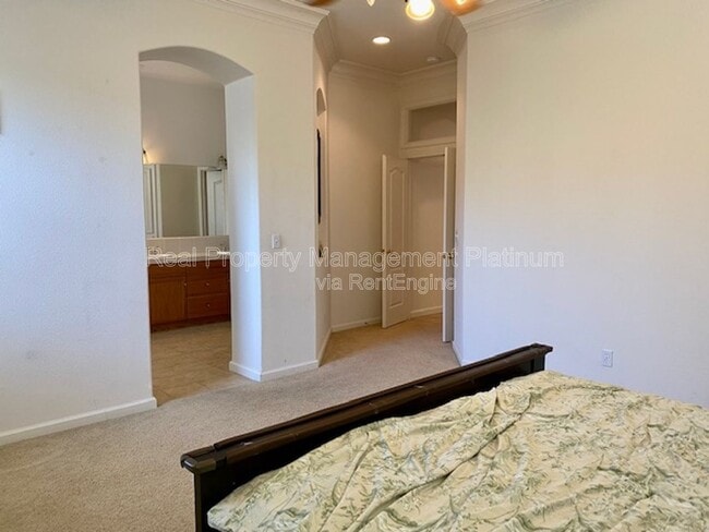 Building Photo - 2450 Magill Ave