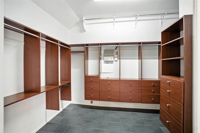Building Photo - 208 Raindance Cove