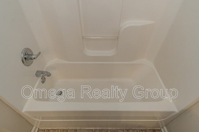 Building Photo - 3550 Cres Gardens Dr