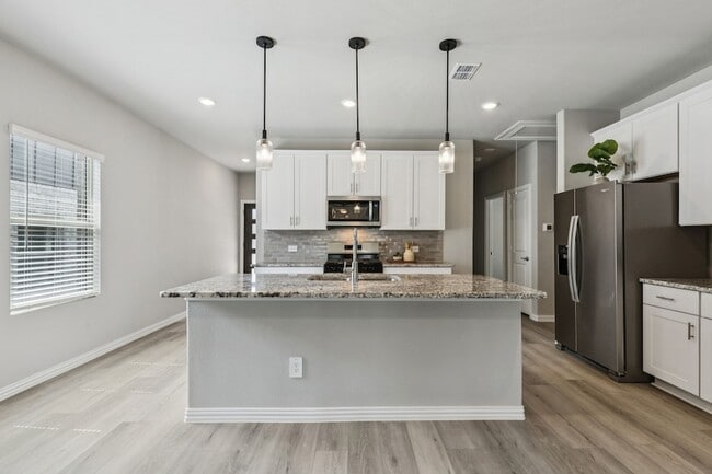 Building Photo - 716 Caraway Dr